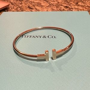 Tiffany’s wore bracelet in 18k rose gold. BRAND NEW